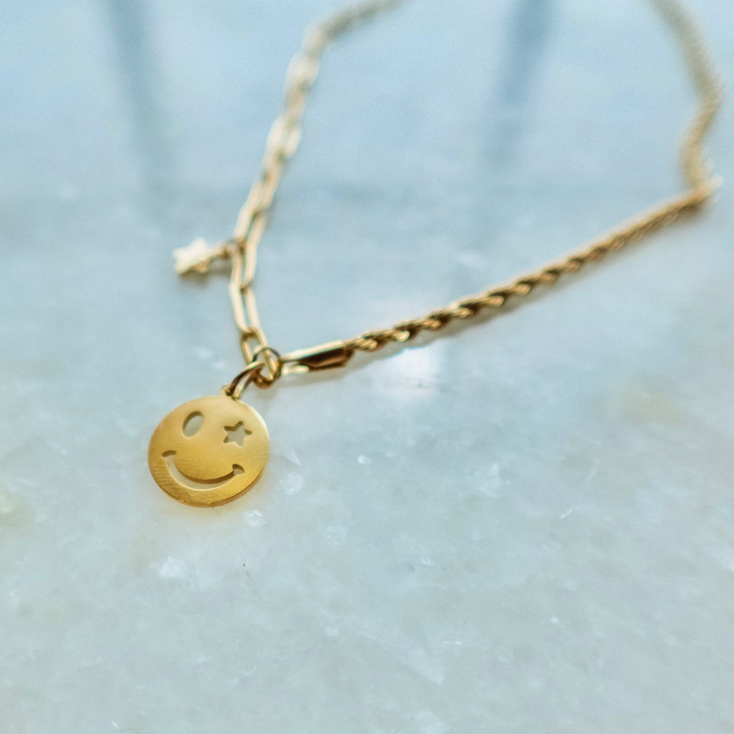 Star smiles necklace