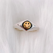 Load image into Gallery viewer, Smile smile smile ring
