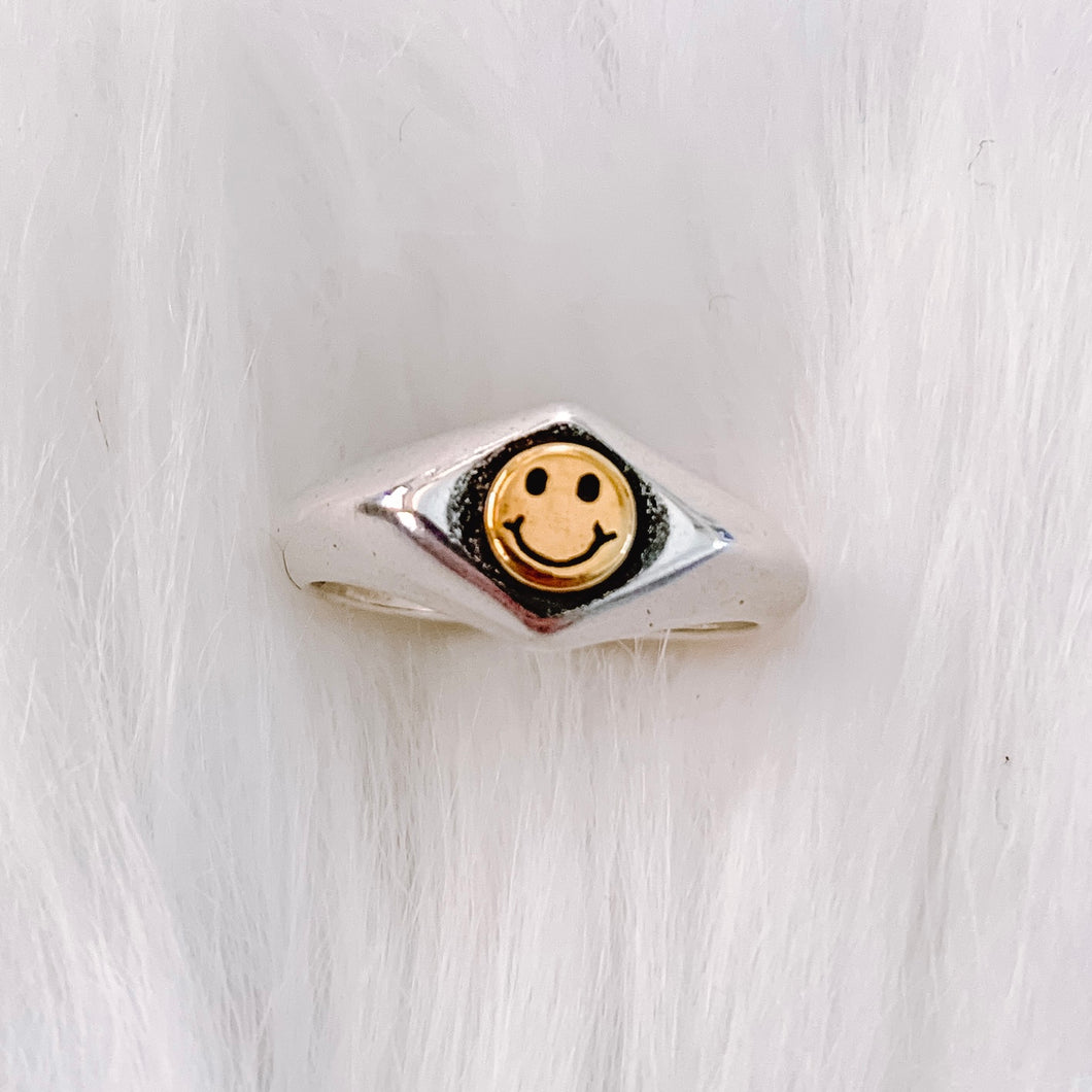 Smile smile smile ring