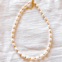 Load image into Gallery viewer, Gold pearl necklace
